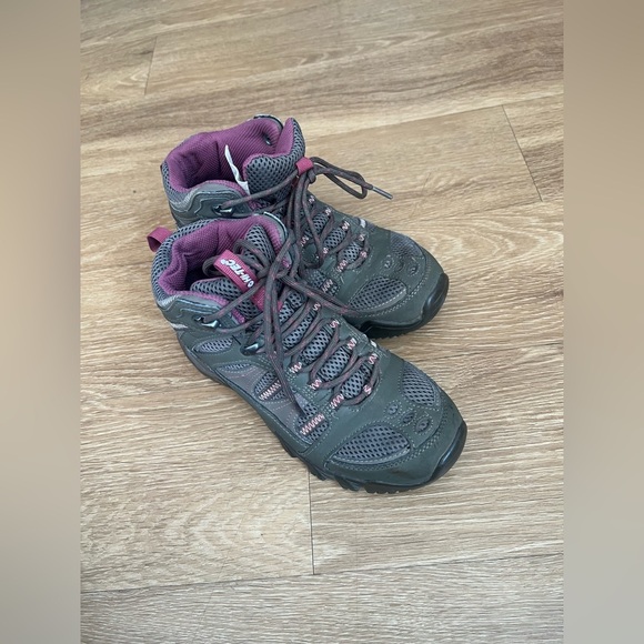 Hi-Tec Gray and Pink Athletic Shoes for Outdoor Adventures Hiking boots, trekk - Picture 2 of 7